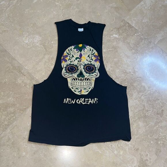 Gildan Tops - 💕Skull Tee💕 